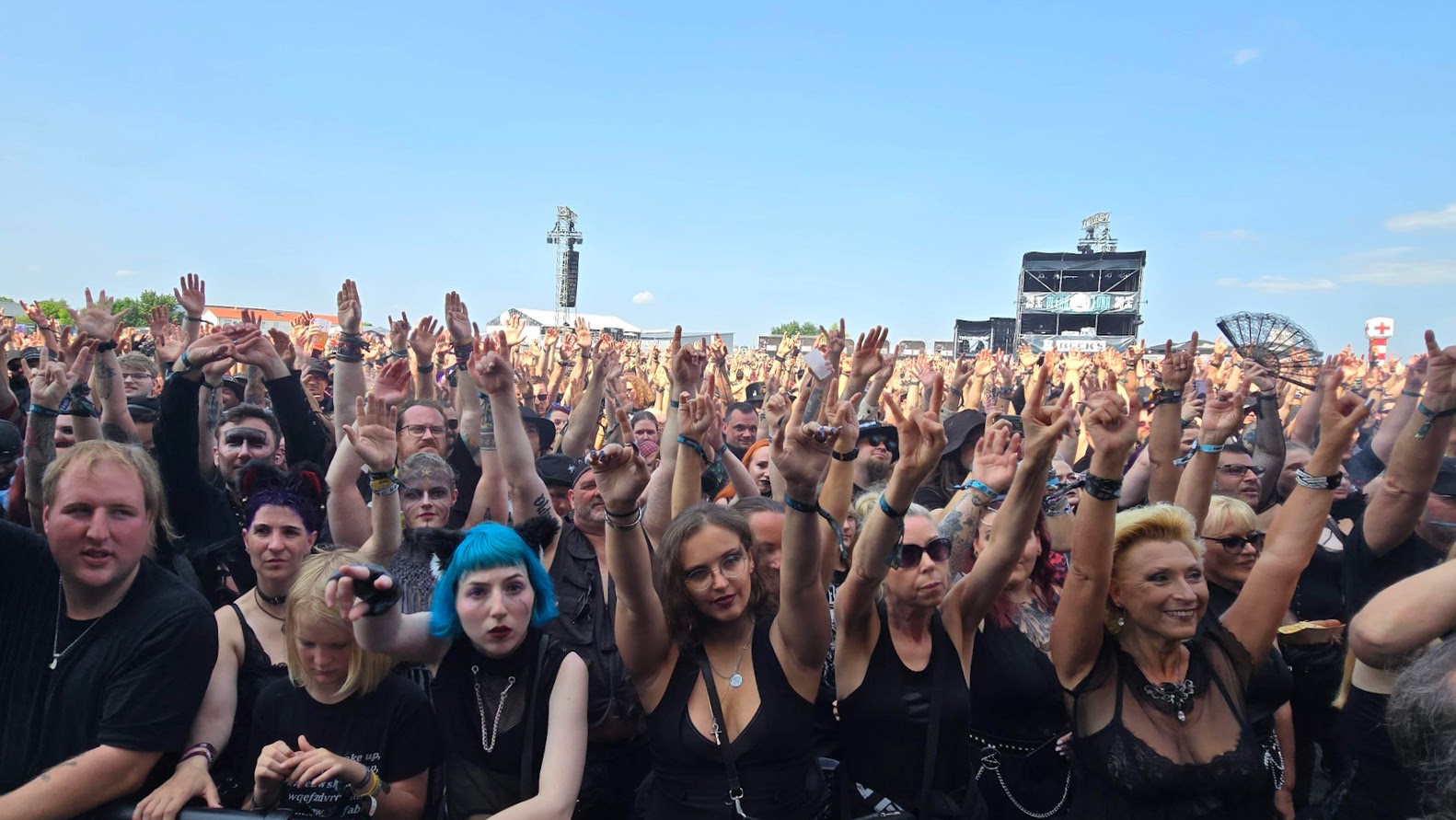 M’era Luna: Die schwarze Familie feiert in Hildesheim (Flughafen Hildesheim-Drispenstedt)